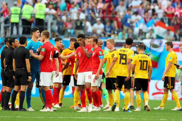 事中表现突 事中表现突